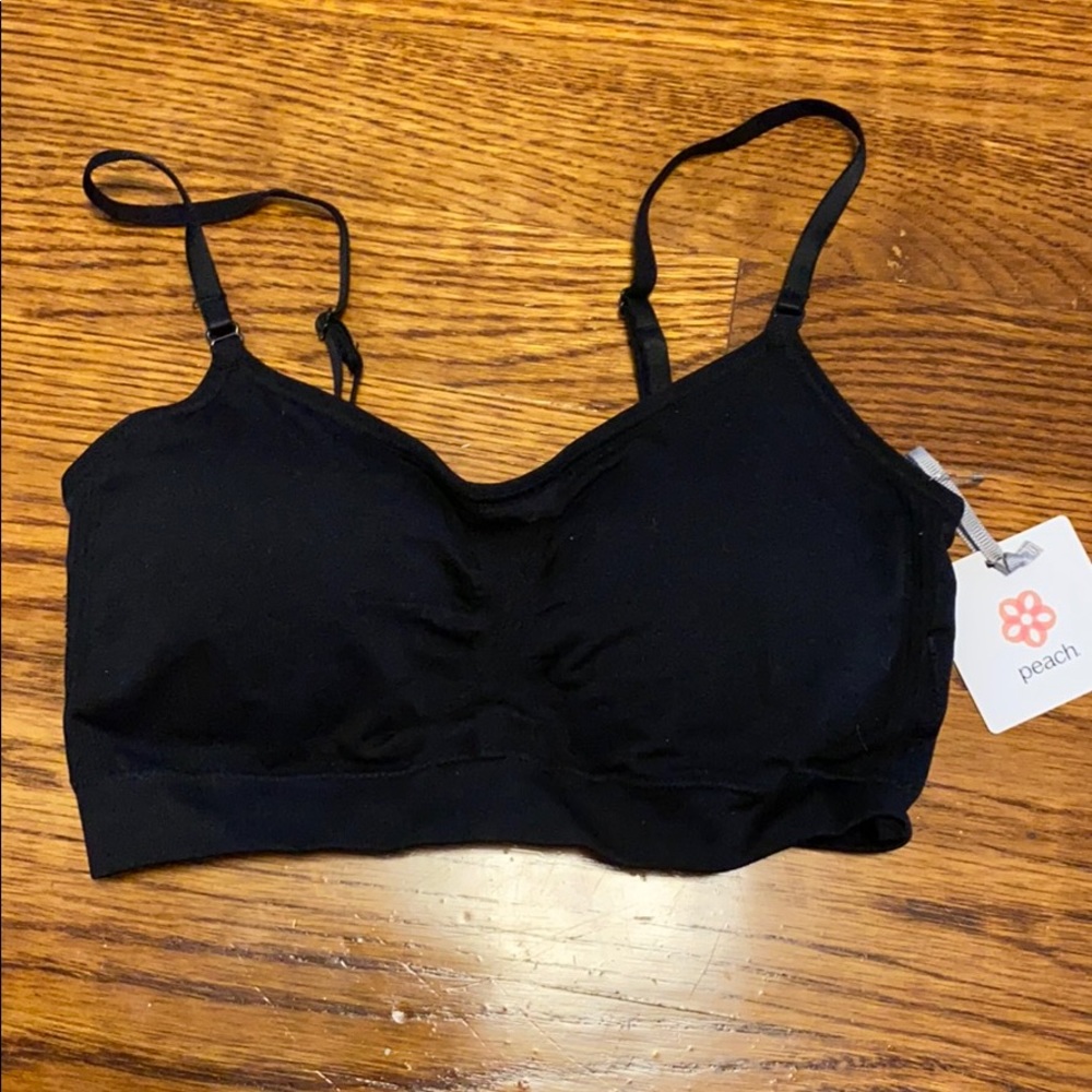 NWT peach seamless bralette with removable pads